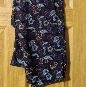Never worn Lularoe TC leggings
